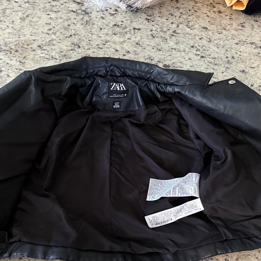 Zara Black Faux Leather Biker Jacket with Silver Hardware, cropped Mid-waist - Picture 5 of 8